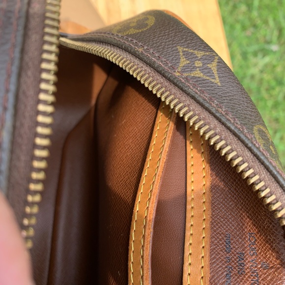 Louis Vuitton Blois crossbody bag - Picture 6 of 8